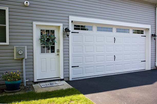 24/7 Emergency Garage Door Panel Replacement experts in Naples, UT